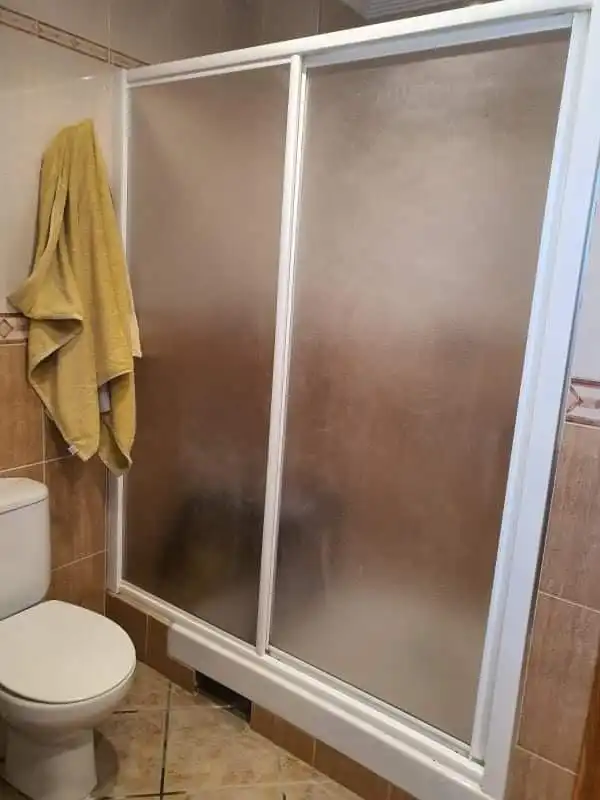 Bany de Casa o xalet en venda en Alicante / Alacant amb Jardí privat, Terrassa i Piscina