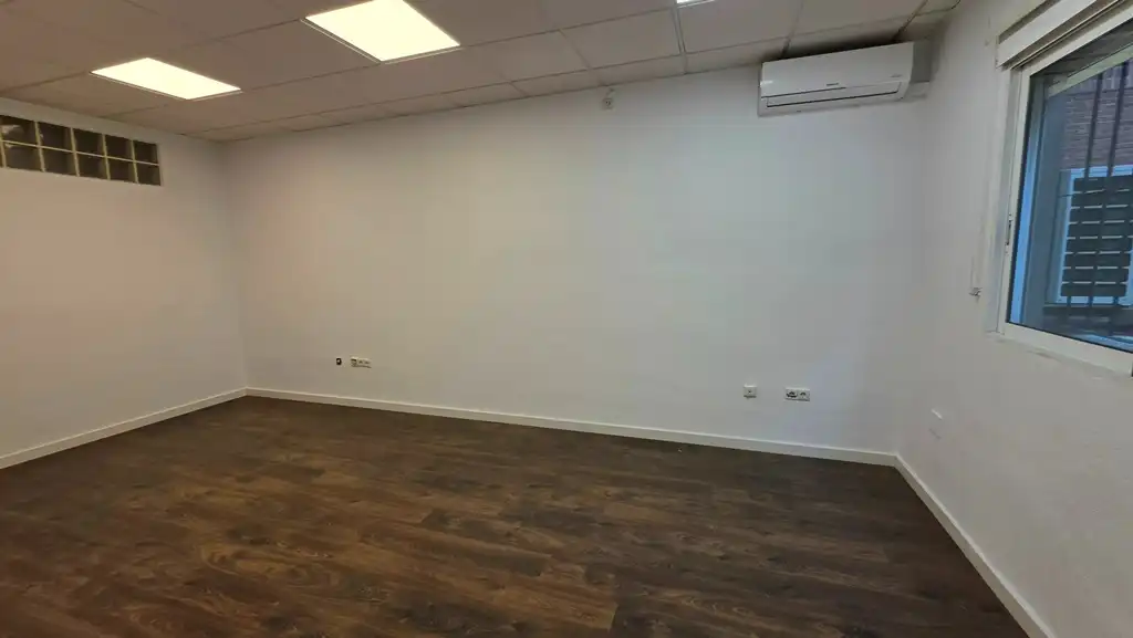 Office for rent in Murcia  with Air Conditioner