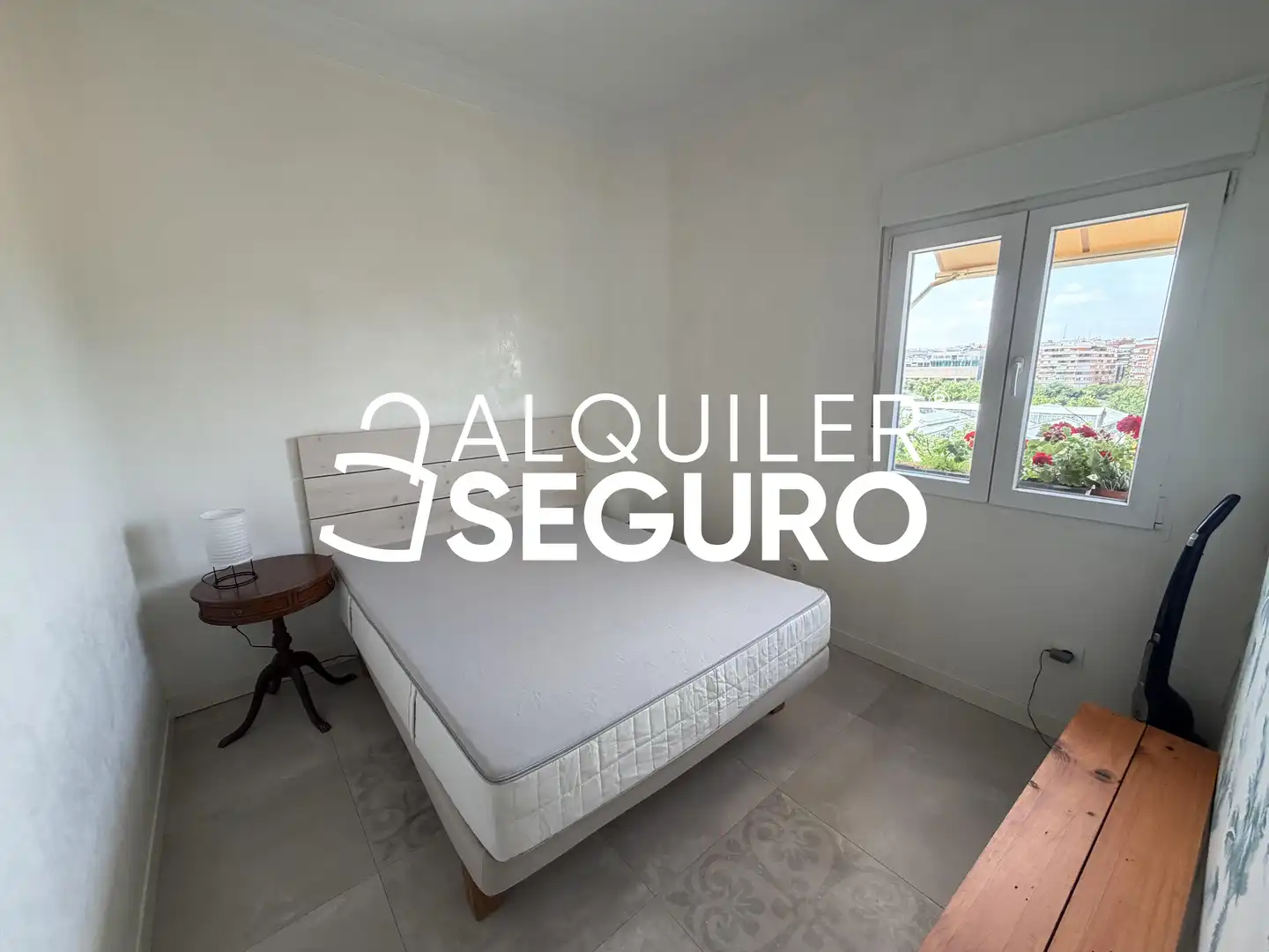 Schlafzimmer von Wohnung zur Miete in Madrid mit Klimaanlage, Heizung und Möbliert