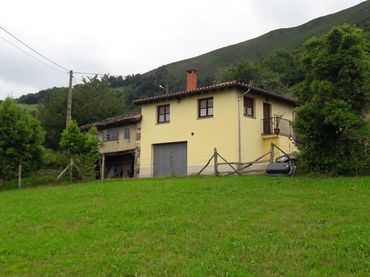 House with garden for sale in Parres