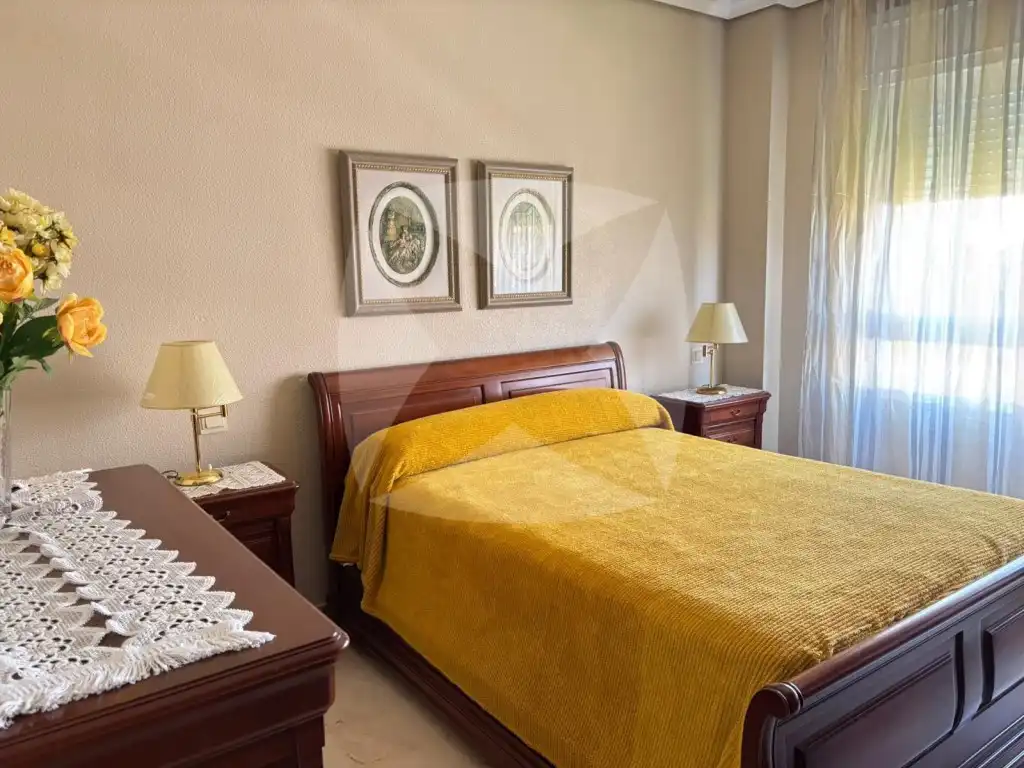 Schlafzimmer von Wohnung zur Miete in Badajoz mit Klimaanlage, Terrasse und Möbliert