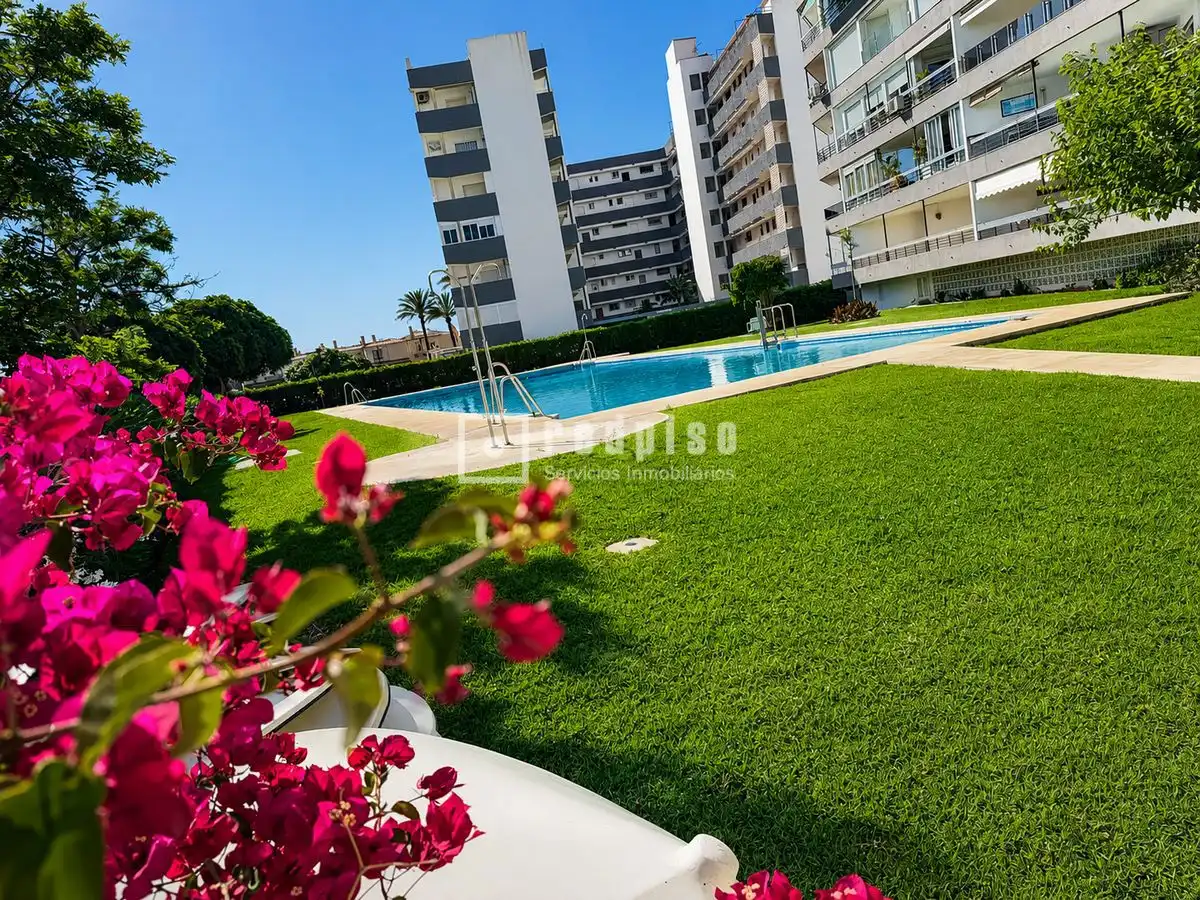 Piscina de Piso en venta en Torremolinos con Aire acondicionado, Terraza y Piscina
