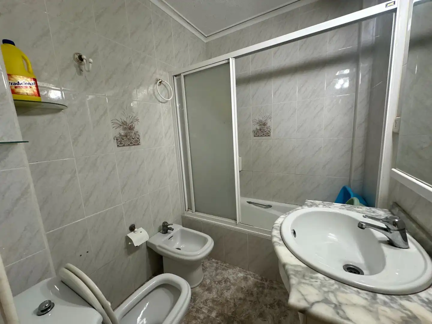 Baño de Apartamento en venta en Alicante / Alacant con Aire acondicionado, Amueblado y Balcón