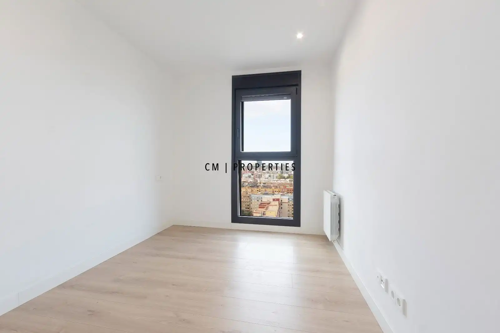 Schlafzimmer von Wohnung zur Miete in Valencia mit Klimaanlage, Heizung und Terrasse