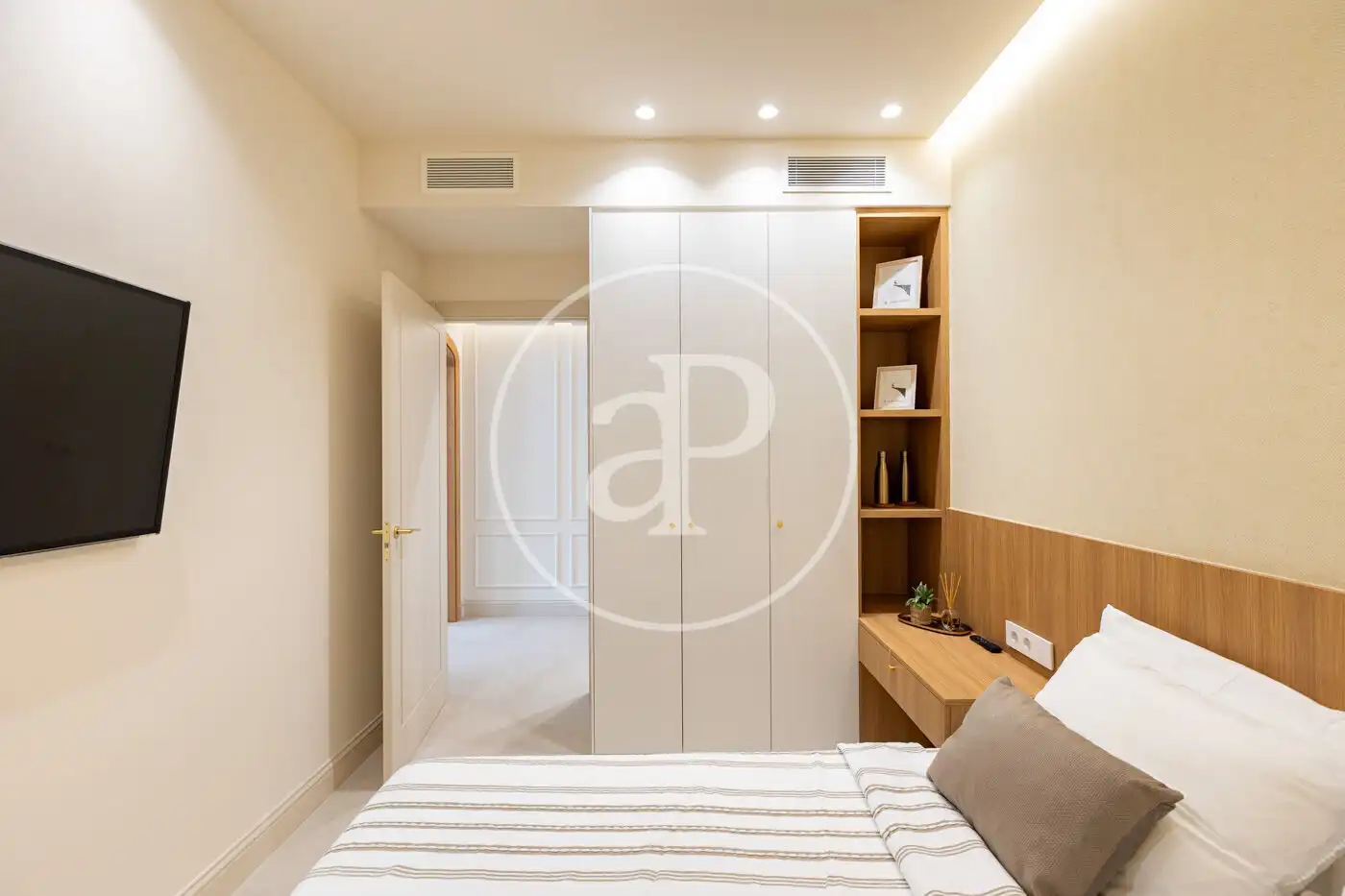 Bedroom of Flat for sale in Barcelona  with Air Conditioner, Heating and Furnished