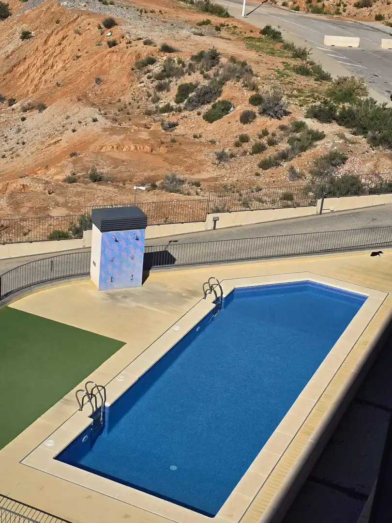 Piscina de Piso en venta en Crevillent con Aire acondicionado, Parquet y Terraza