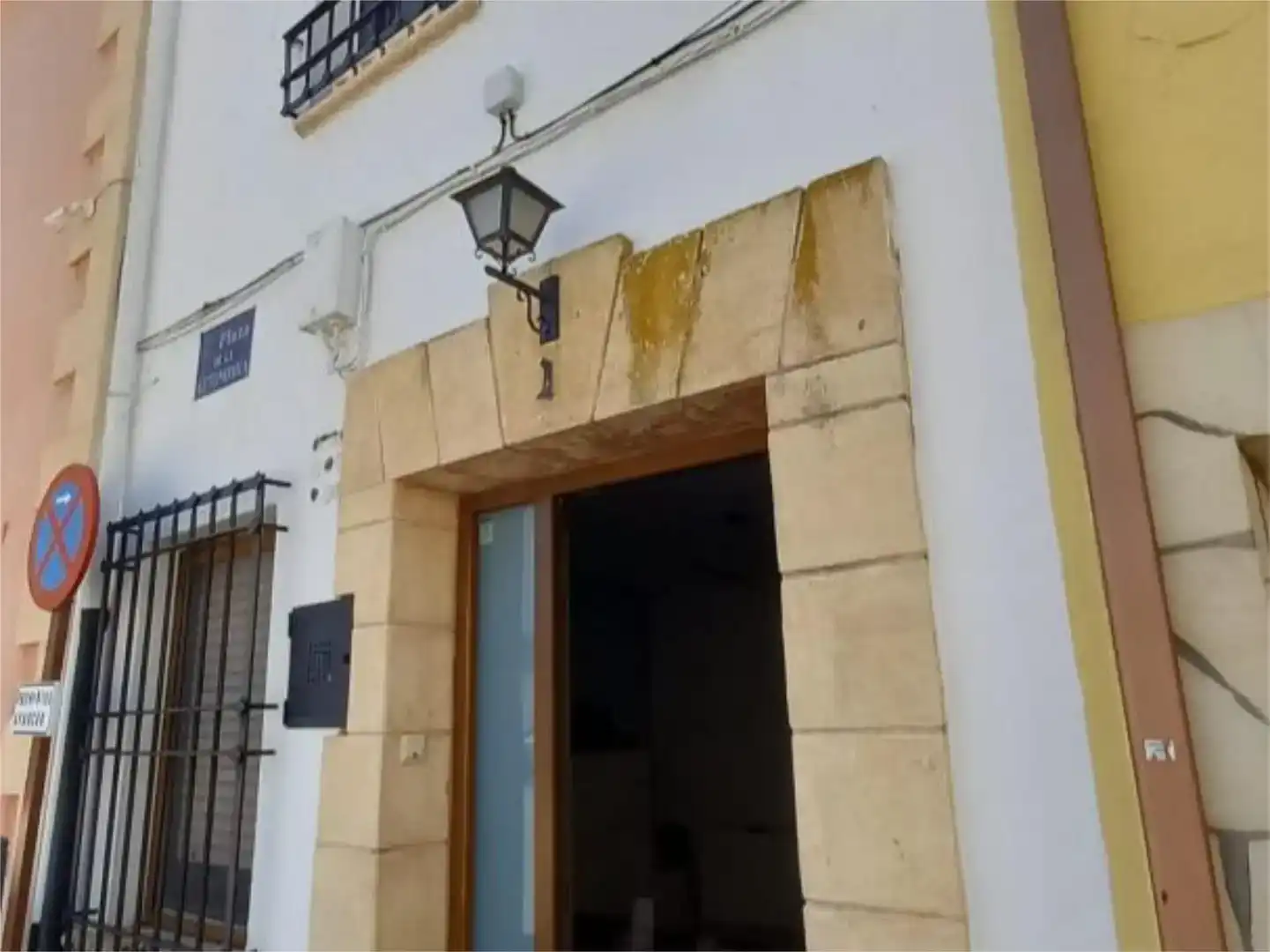 Vista exterior de Casa adosada en venda en Alarcón amb Moblat i Balcó