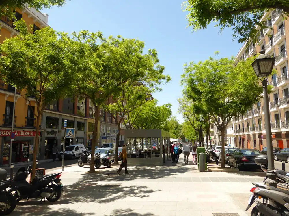 Außenansicht von Wohnung zur Miete in Madrid mit Klimaanlage, Heizung und Parkett