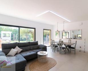 Sala d'estar de Casa o xalet en venda en La Pobla de Tornesa amb Aire condicionat, Terrassa i Piscina