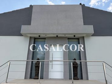Xalet amb balcó en venda a Mairena del Alcor