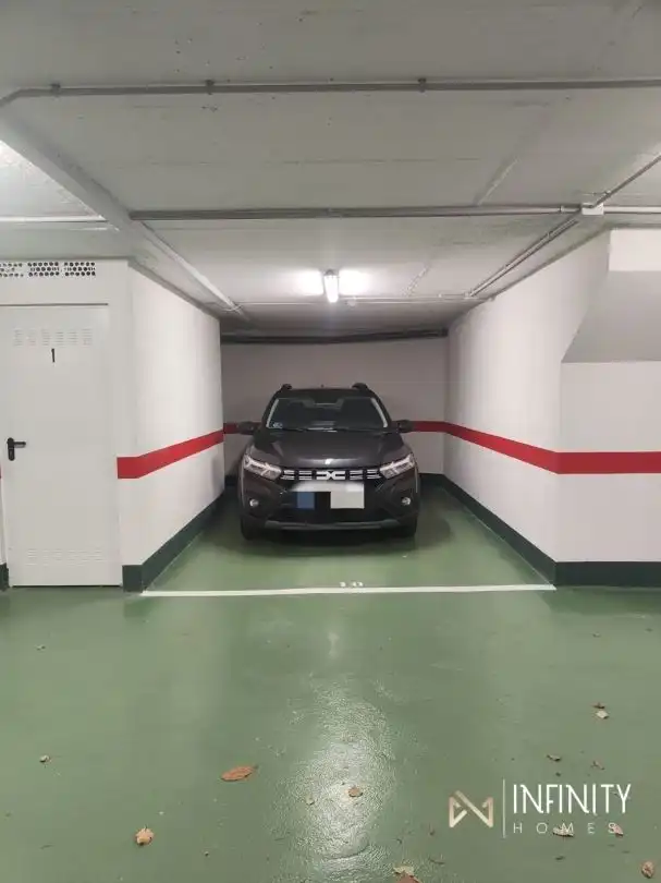 Parking de Piso de alquiler en Bilbao  con Calefacción, Terraza y Balcón