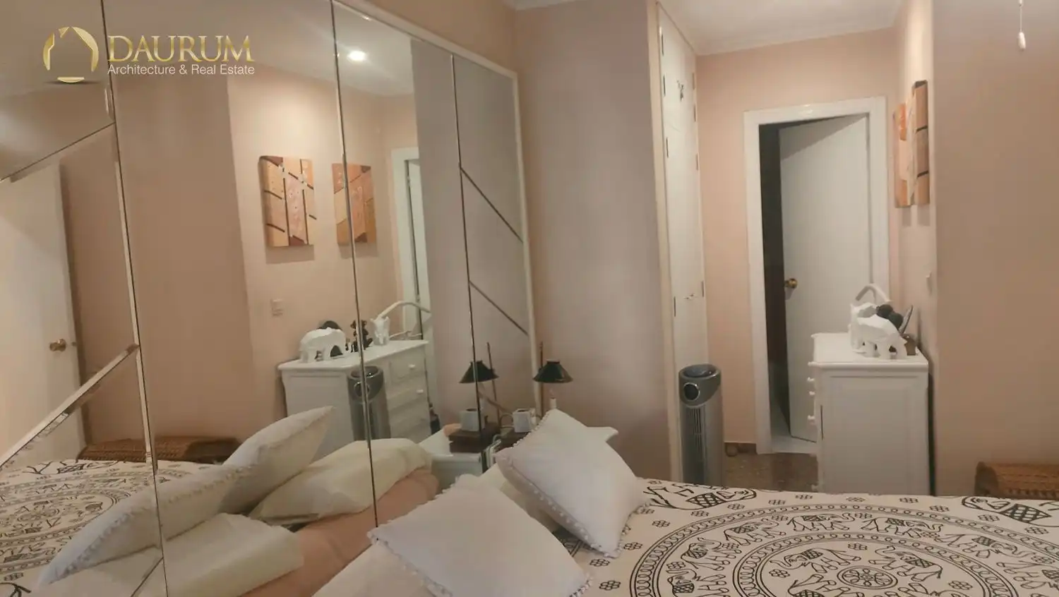 Bedroom of Flat for sale in Mislata  with Air Conditioner, Terrace and Furnished