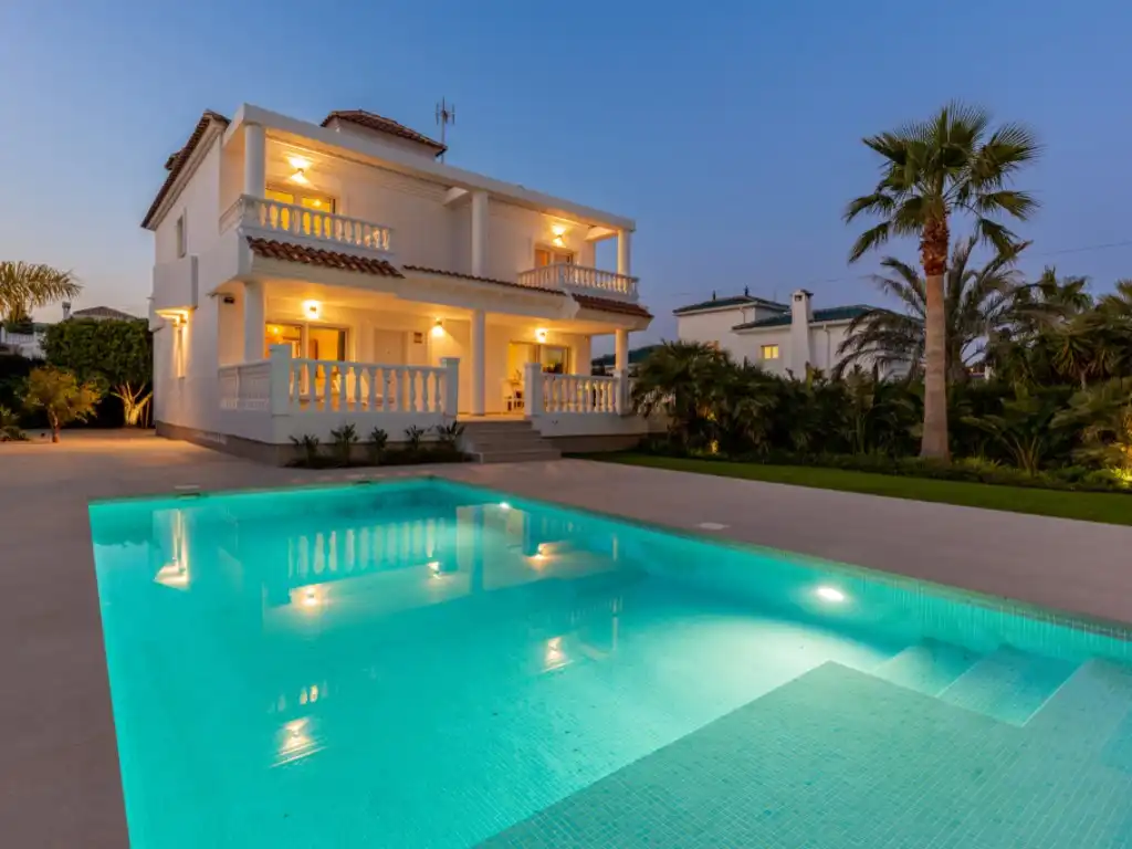 Swimming pool of Houses for sale in El Campello  with Air Conditioner, Private garden and Swimming Pool