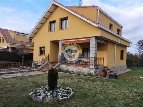 Vista exterior de Casa o xalet en venda en Santovenia de la Valdoncina amb Calefacció i Terrassa