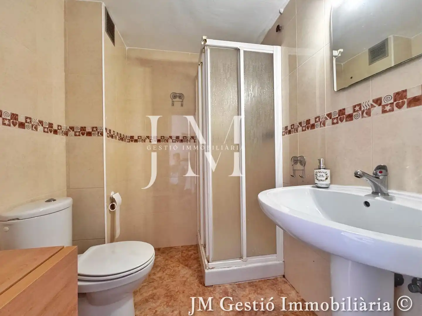 Badezimmer von Wohnungen zum Verkauf in Empuriabrava mit Klimaanlage, Parkett und Möbliert