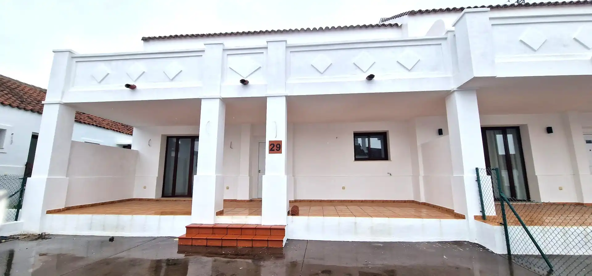Außenansicht von Einfamilien-Reihenhaus zum Verkauf in Cártama mit Privatgarten und Terrasse