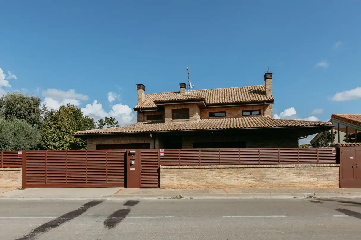 Vista exterior de Casa o xalet en venda en Banastás amb Aire condicionat, Calefacció i Jardí privat