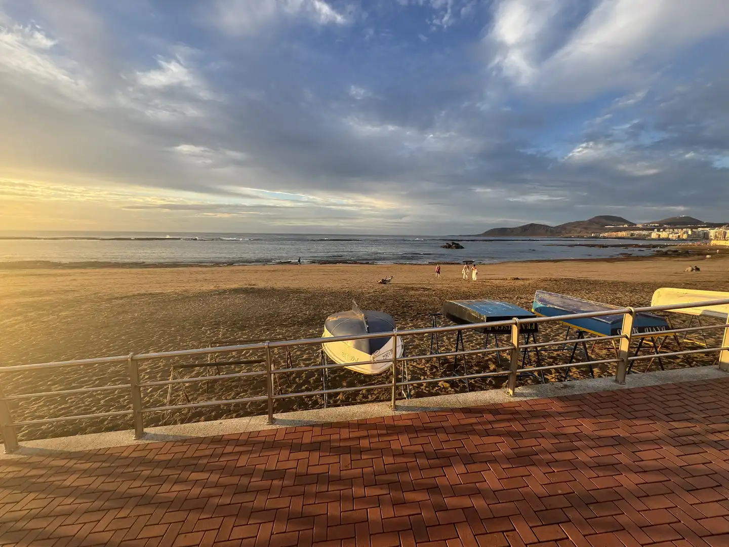 Vista exterior de Apartament en venda en Las Palmas de Gran Canaria amb Aire condicionat, Moblat i Forn