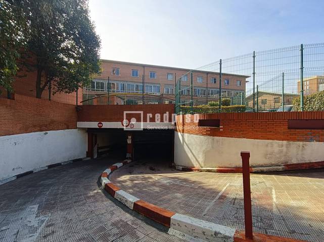 Garaje en Alquiler en de Maqueda en Aluche