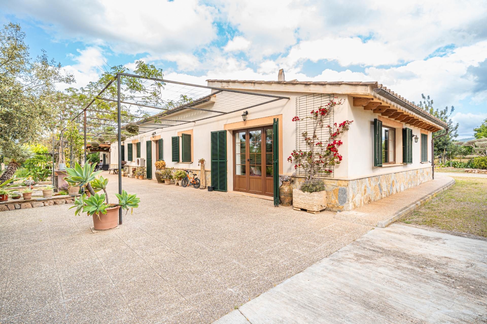 Vista exterior de Finca rústica en venda en  Palma de Mallorca amb Aire condicionat, Calefacció i Jardí privat