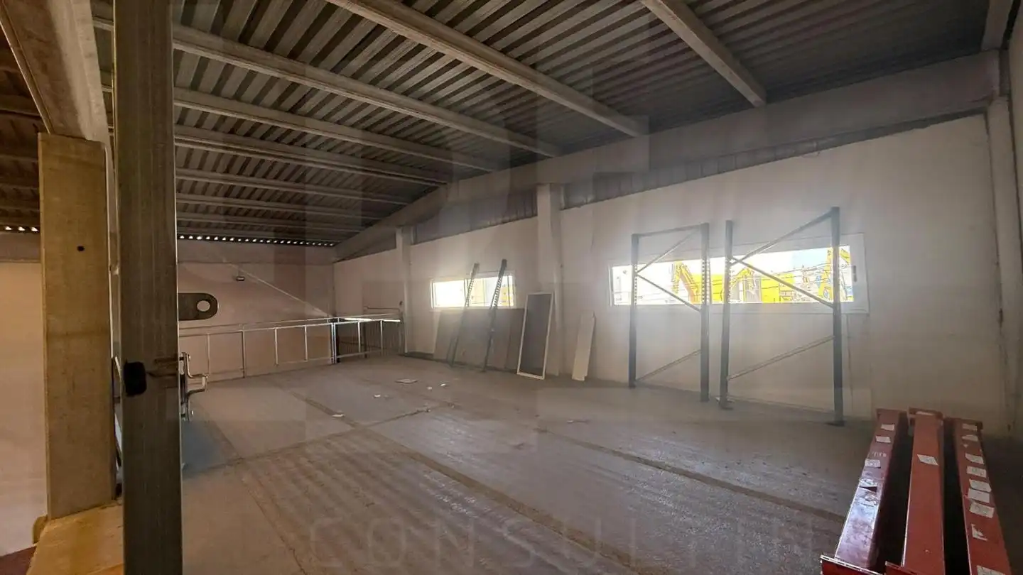 Nave industrial de alquiler en Cheste, Valencia