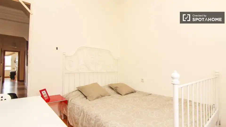Habitación de Piso de alquiler en Valencia con Aire acondicionado, Calefacción y Amueblado