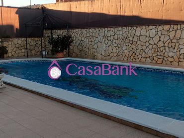 Casa amb piscina en venda a Periurbano Este - Campiña