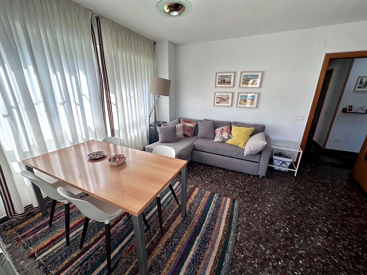 Sala d'estar de Pis de lloguer en Benicasim / Benicàssim amb Terrassa, Moblat i Piscina comunitària