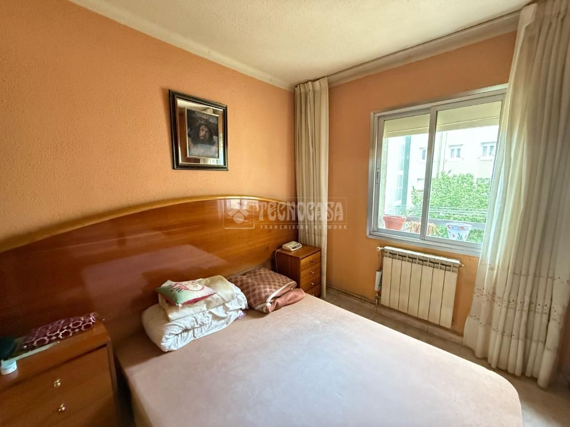 Bedroom of Flat for sale in  Madrid Capital