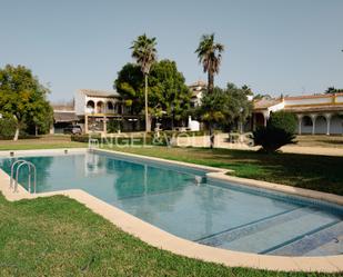 Piscina de Finca rústica en venda en Dos Hermanas amb Aire condicionat i Calefacció