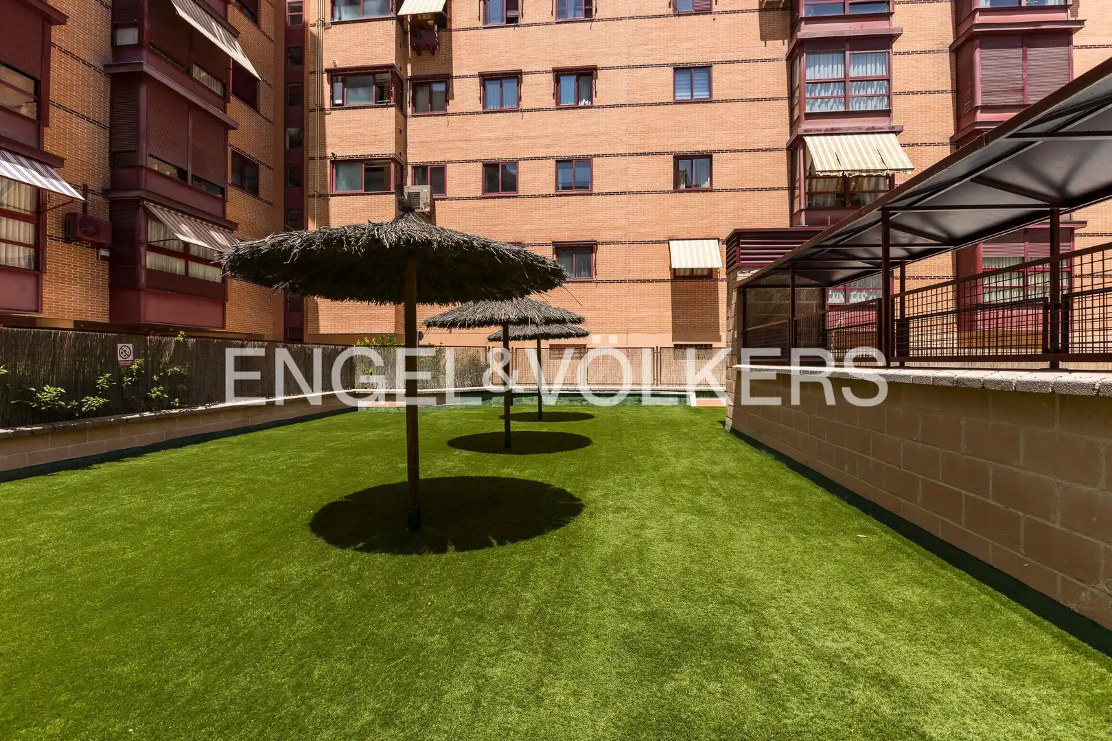 Terrassa de Pis de lloguer en Madrid amb Aire condicionat, Calefacció i Jardí privat