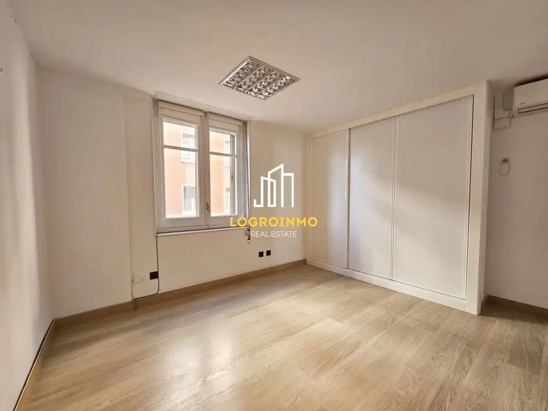 Flat for sale in  Logroño  with Air Conditioner, Heating and Storage room