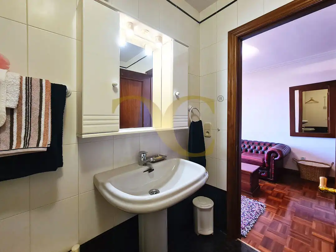 Baño de Casa adosada en venta en Ribadesella con Calefacción, Trastero y Amueblado