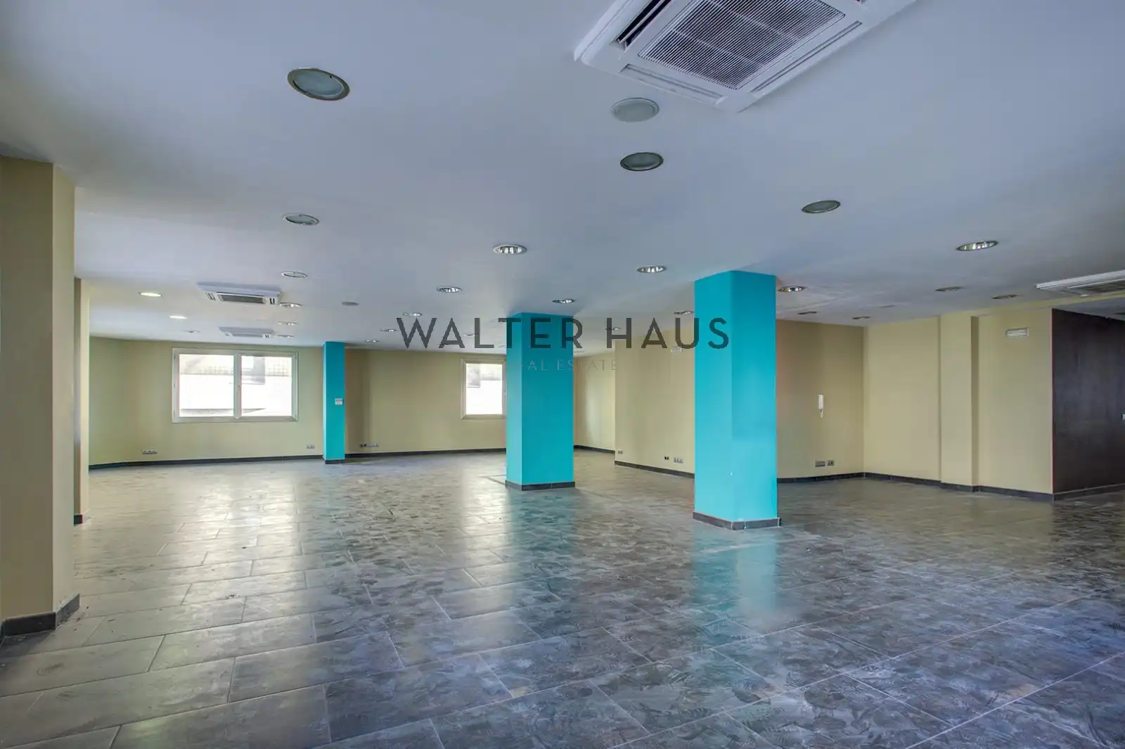 Office for sale in Barcelona  with Air Conditioner