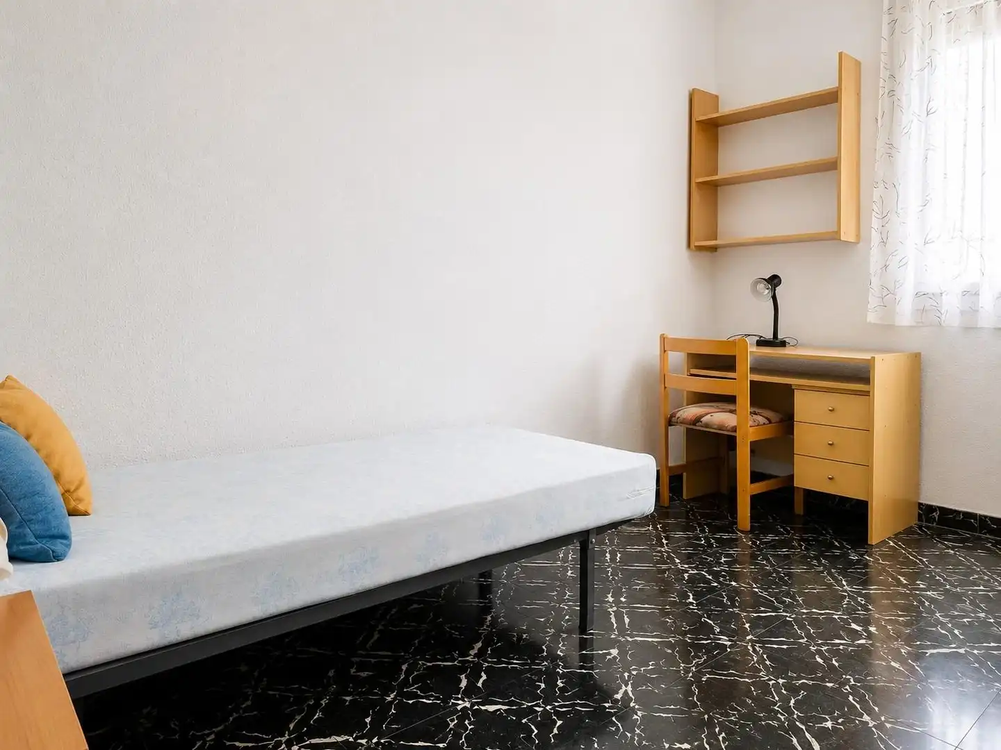 Habitación de Piso en venta en Valencia con Balcón