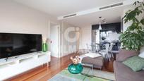 Living room of Flat for sale in  Madrid Capital  with Air Conditioner and Community pool