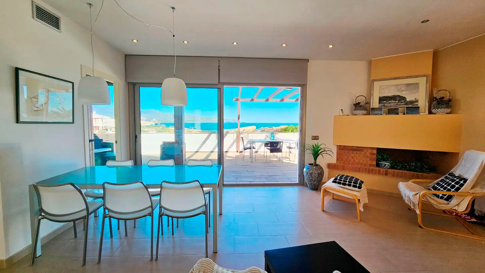 Sala de estar de Casa o chalet en venta en El Port de la Selva con Aire acondicionado, Calefacción y Jardín privado