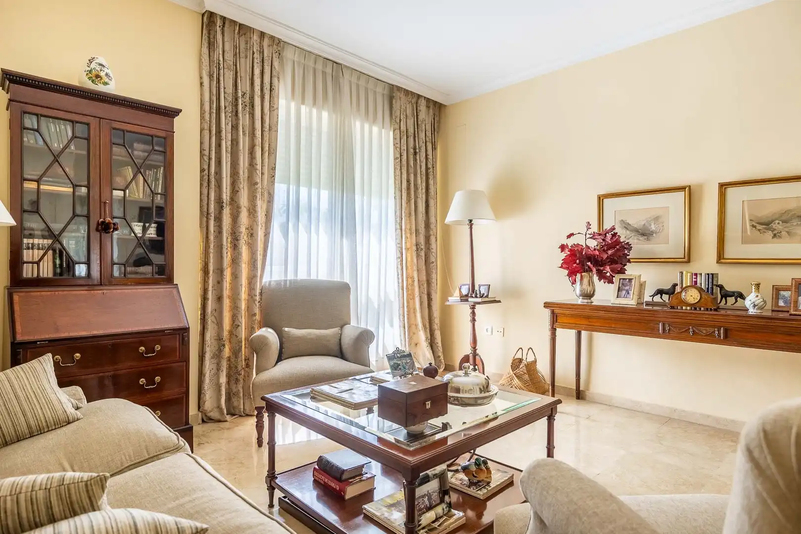 Living room of Flat for sale in Sevilla  with Air Conditioner, Heating and Storage room
