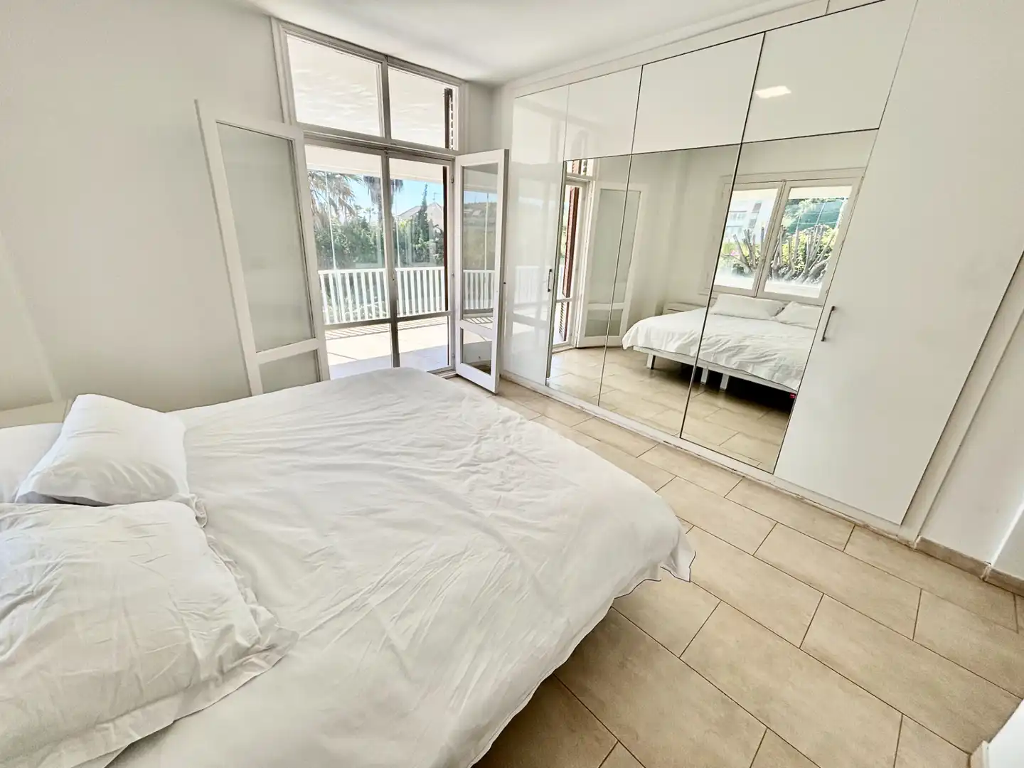 Dormitori de Casa o xalet en venda en Alicante / Alacant amb Jardí privat, Terrassa i Traster