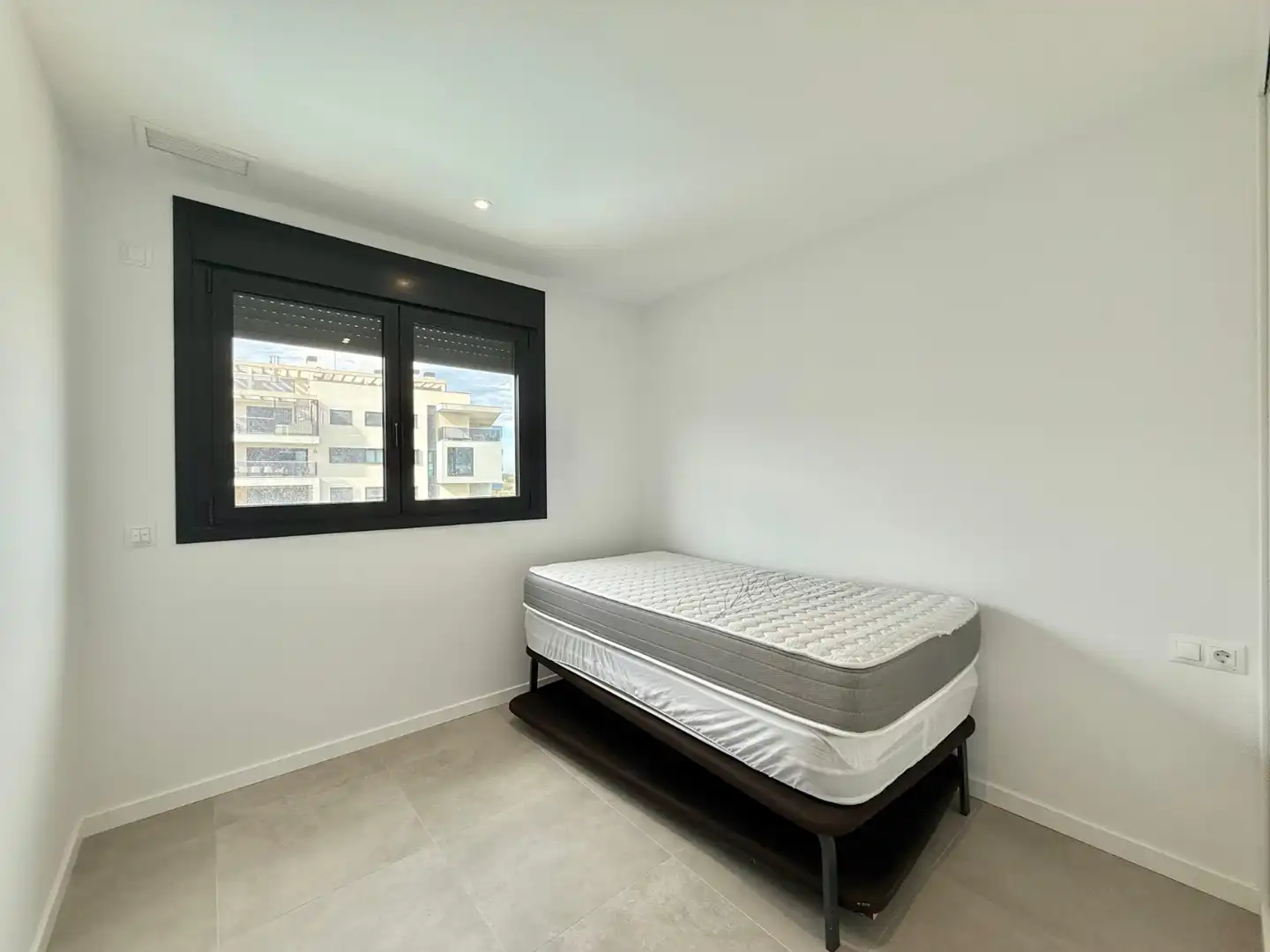 Dormitori de Apartament de lloguer en Orihuela amb Aire condicionat, Calefacció i Terrassa