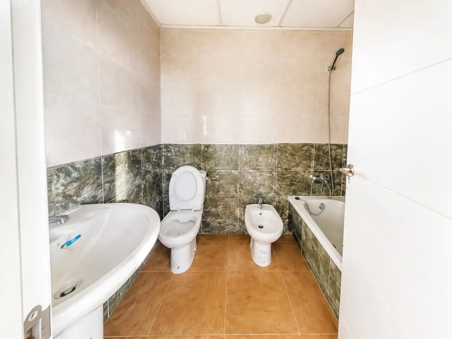 Bathroom of Flat for sale in Ceutí  with Private garden, Terrace and Storage room