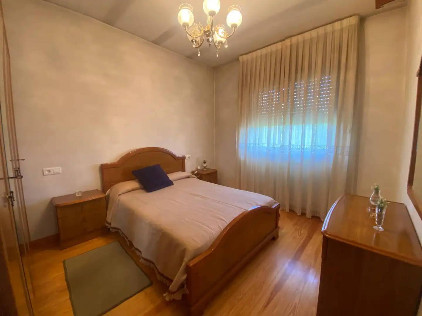 Dormitori de Casa o xalet en venda en O Carballiño   amb Jardí privat, Parquet i Moblat
