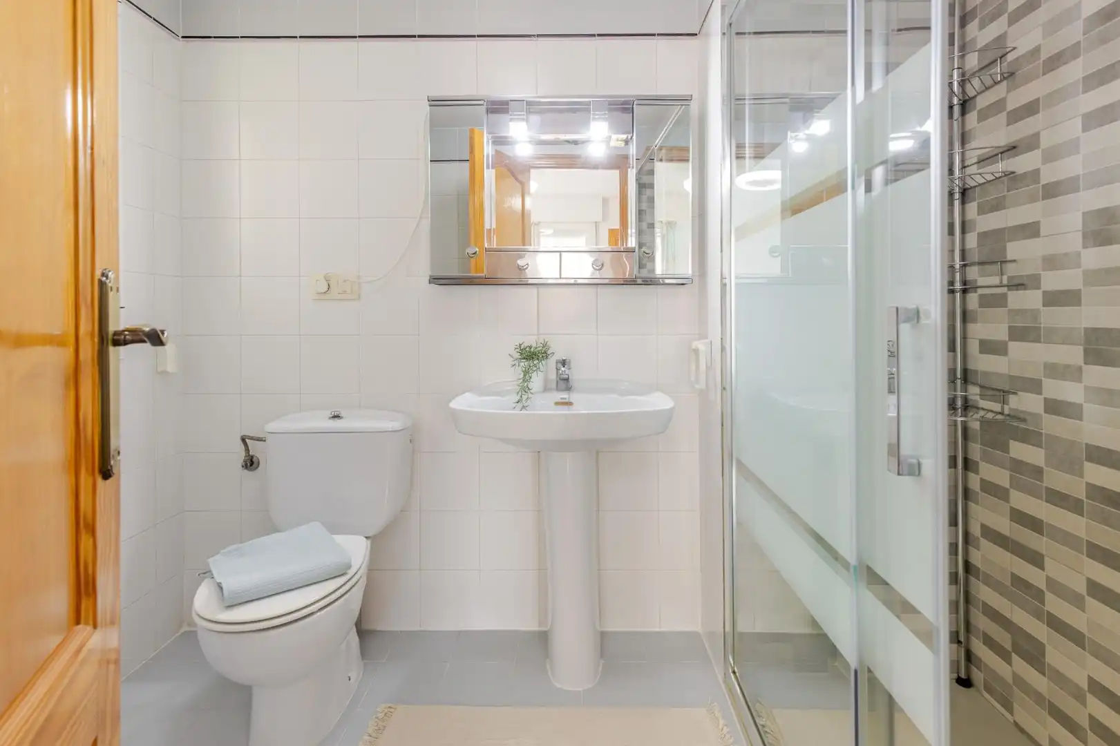 Bathroom of Flat for sale in Gandia  with Air Conditioner, Heating and Terrace