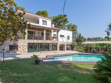 Casa con piscina en venta en Del Parc Forestal