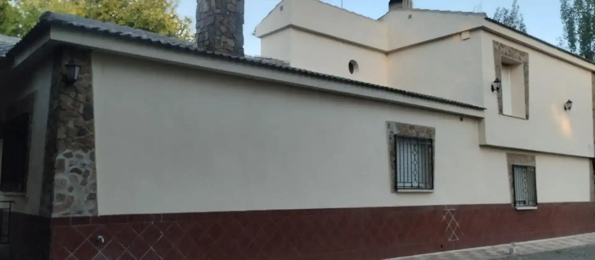 Vista exterior de Casa o xalet en venda en Ciudad Real Capital amb Aire condicionat, Piscina i Balcó