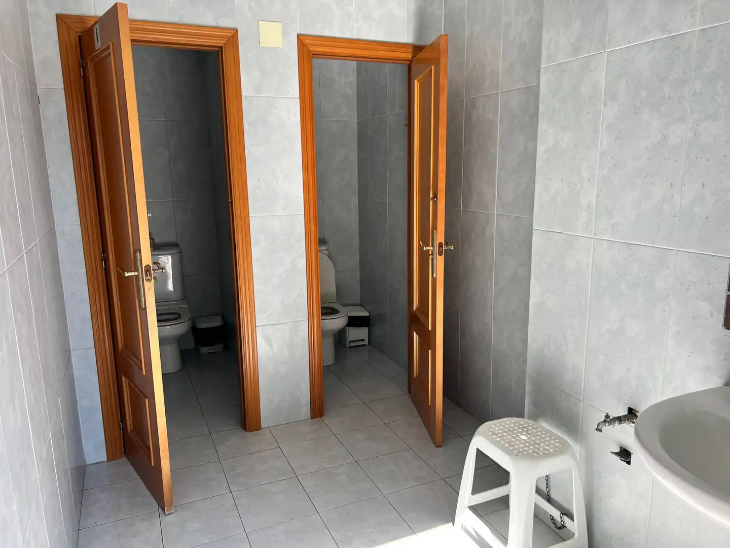 Bathroom of Flat for rent in Valencia  with Air Conditioner, Oven and Washing machine