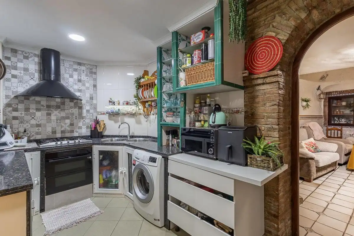 Cuina de Casa o xalet en venda en Granada amb Terrassa i Balcó