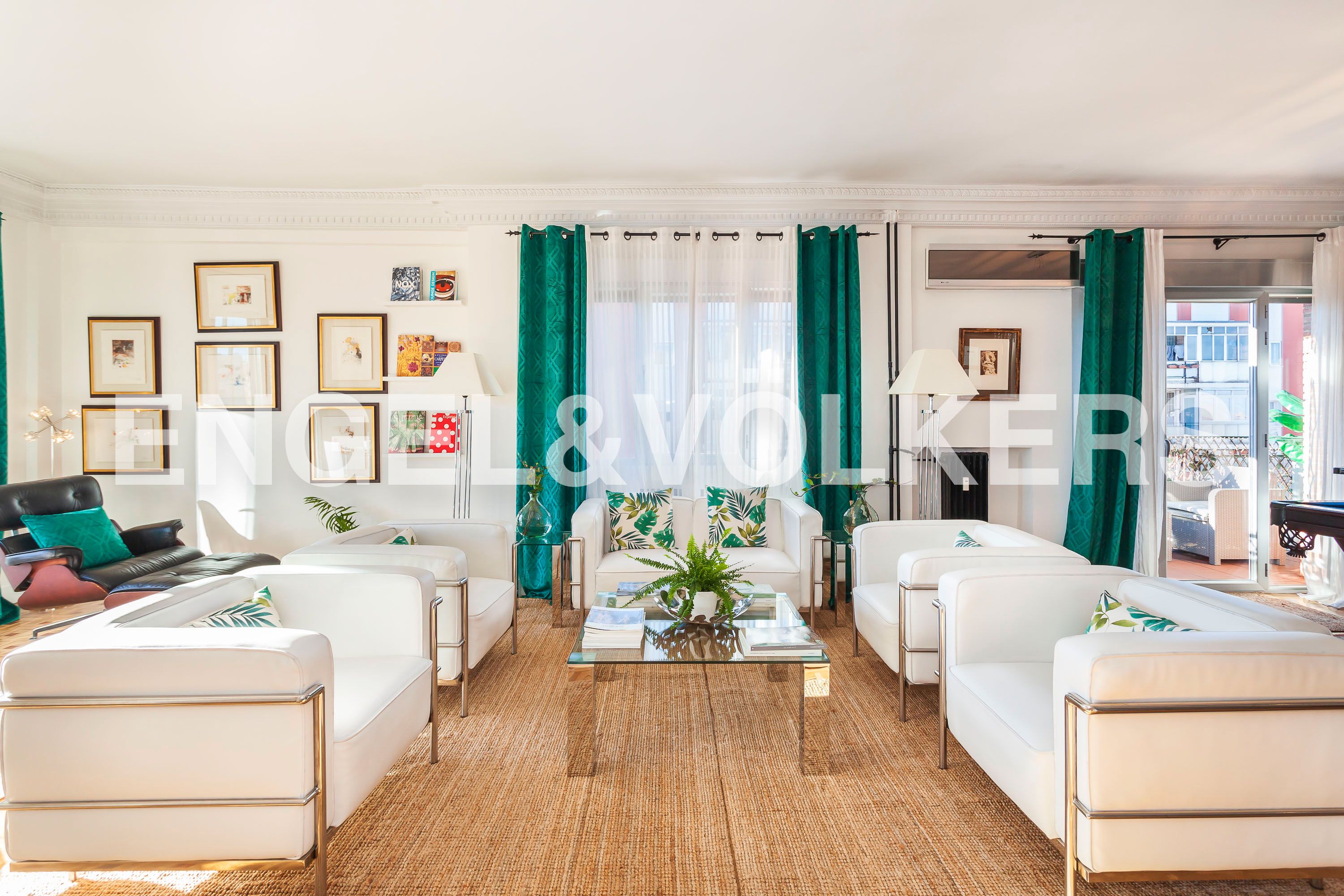 Sala d'estar de Apartament en venda en  Madrid Capital amb Aire condicionat, Calefacció i Parquet