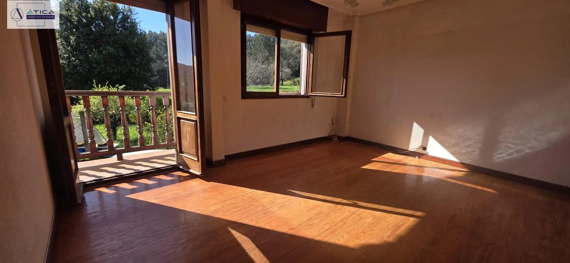 Sala d'estar de Casa adosada en venda en Bárcena de Cicero amb Jardí privat, Moblat i Balcó