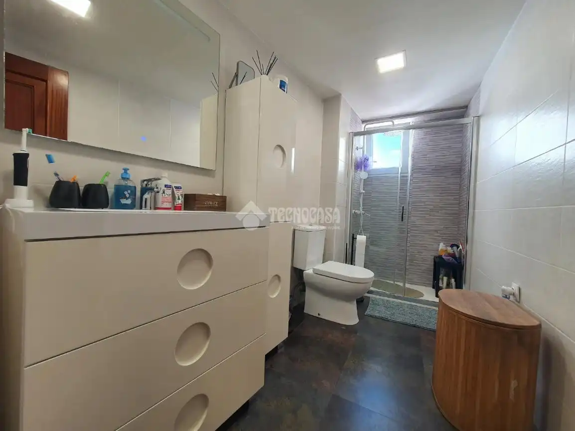 Bathroom of Flat for sale in Valencia  with Air Conditioner, Parquet flooring and Balcony